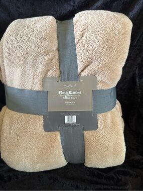 New!! Northpoint Plush Blanket - Tan Plush Throw